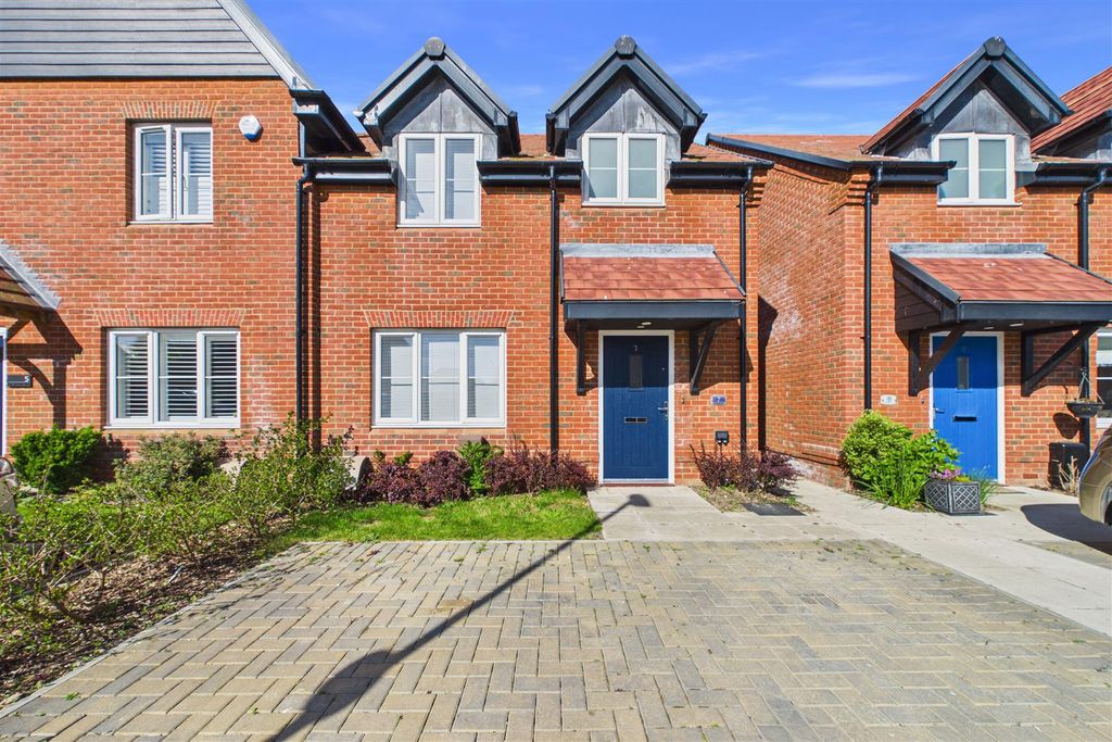 Property photo 2 of 23 Cam01894G0-Pr0284-Still003.Jpg