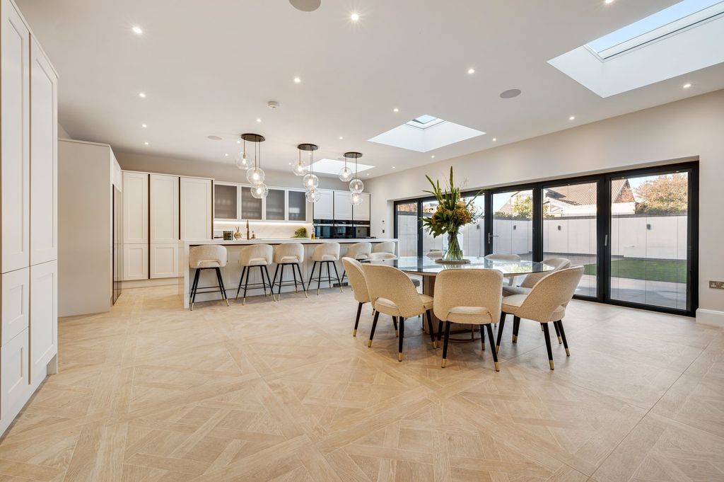 Property photo 2 of 36