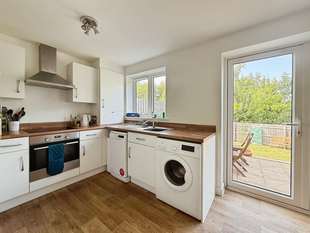Property photo 3 of 16 Kitchen