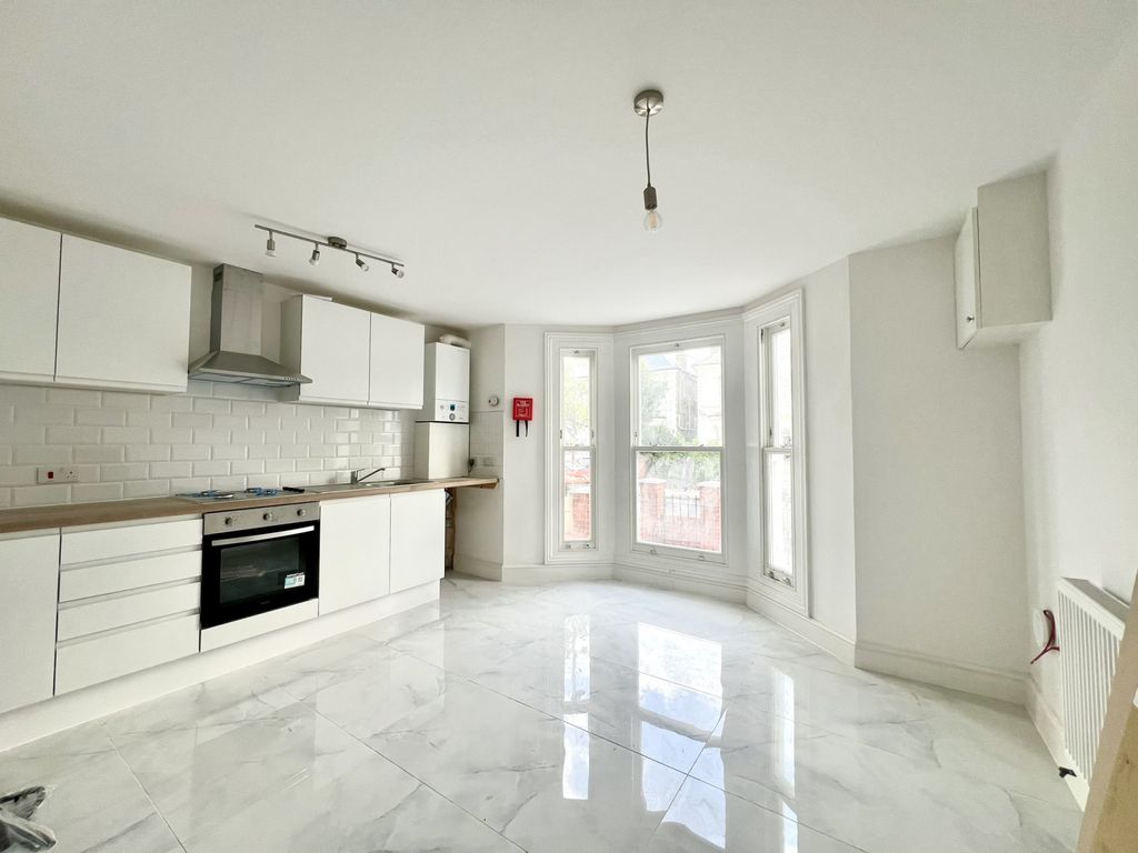 Property photo 1 of 7 Newly Refurbished 1 Bedroom Flat To Rent In Tooting