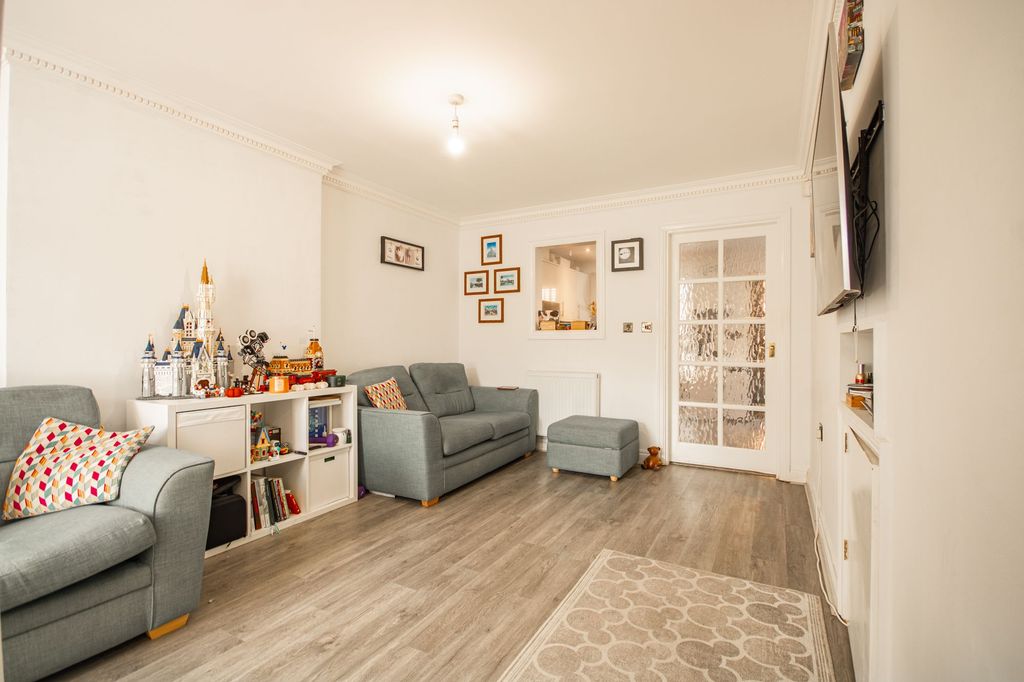 Property photo 3 of 21