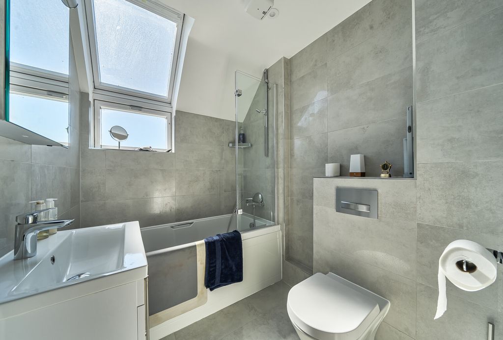 Property photo 2 of 9 1449778-5-69ee9E9...