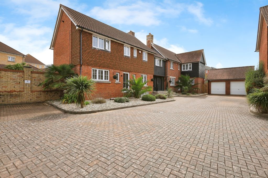 Property photo 2 of 18