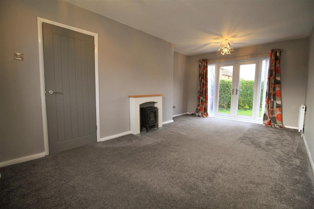 Property photo 2 of 13 Lounge.Jpg