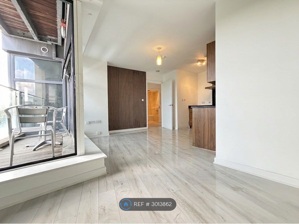Property photo 1 of 11 Living Space