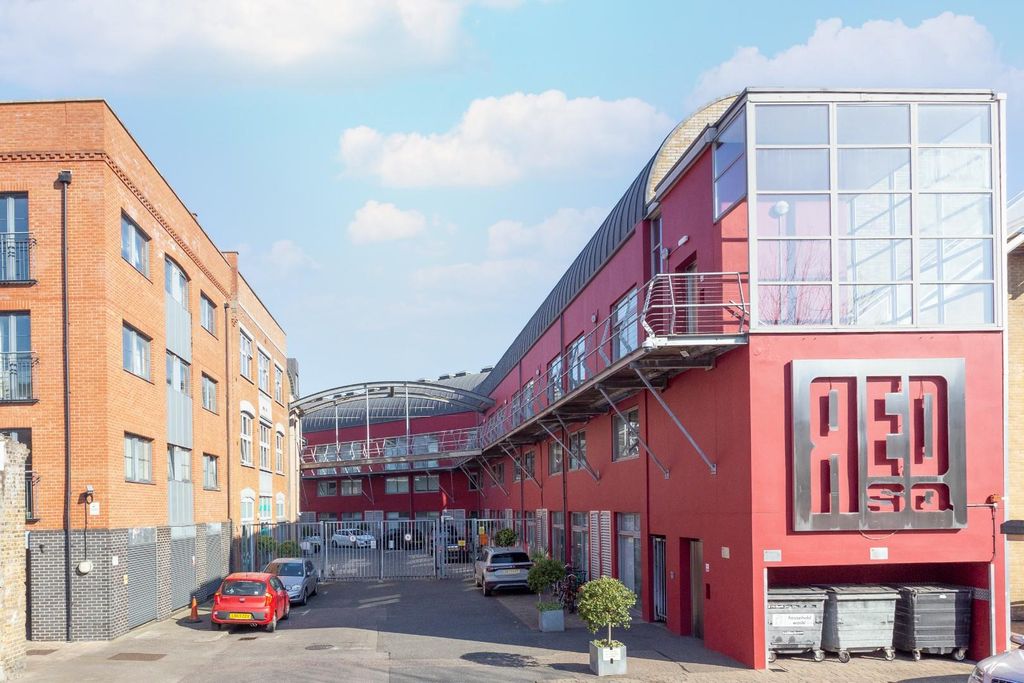 Property photo 1 of 19 External