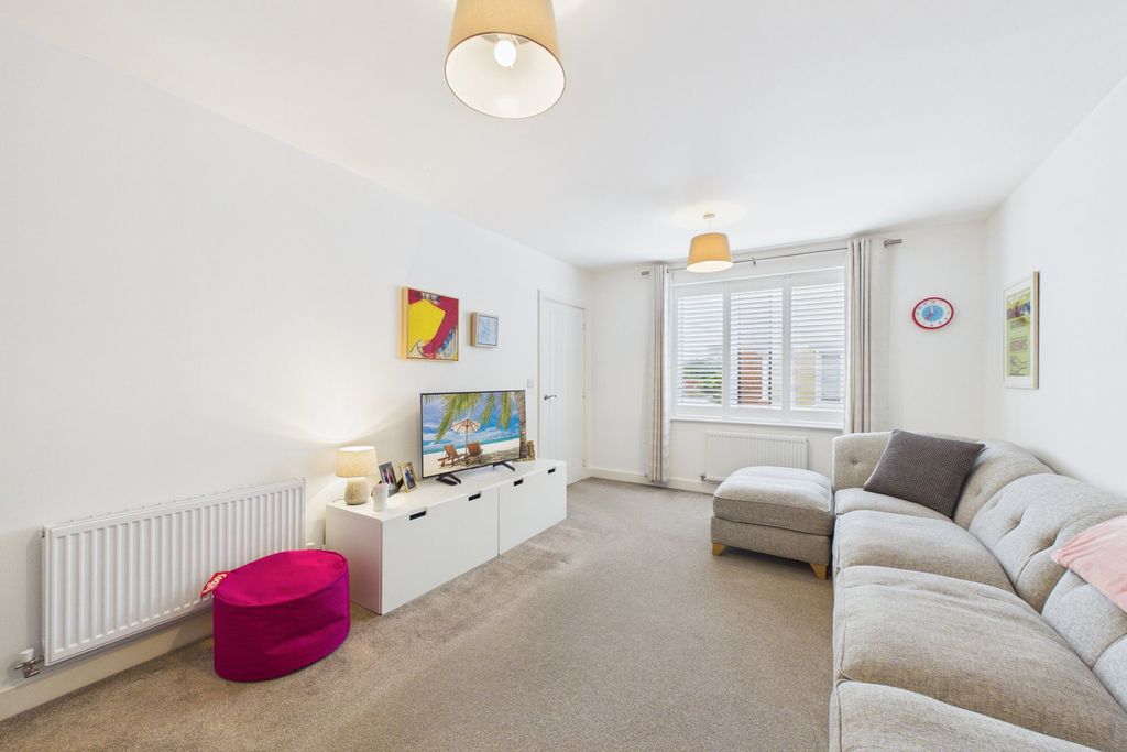 Property photo 2 of 36