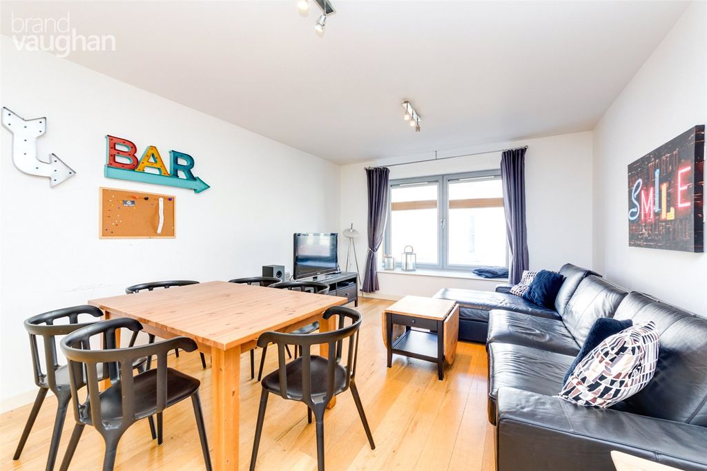 Property photo 3 of 7 Reception