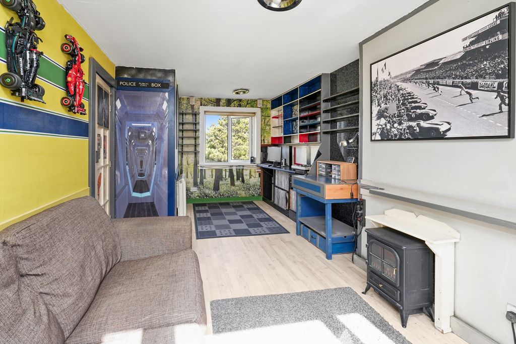 Property photo 2 of 18 Property Image 2