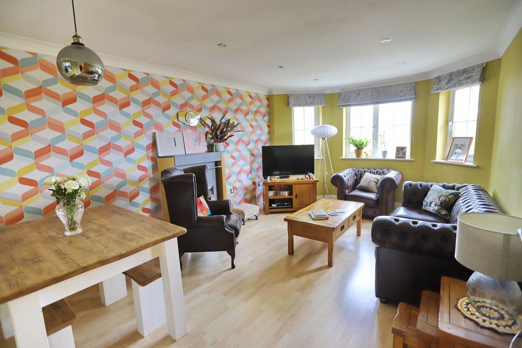 Property photo 3 of 17
