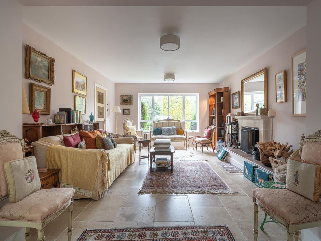 Property photo 2 of 17 Image