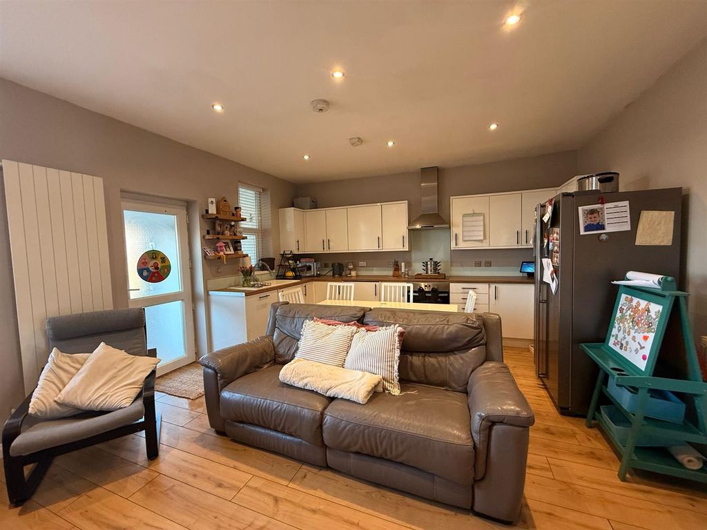 Property photo 2 of 22 9.Jpg