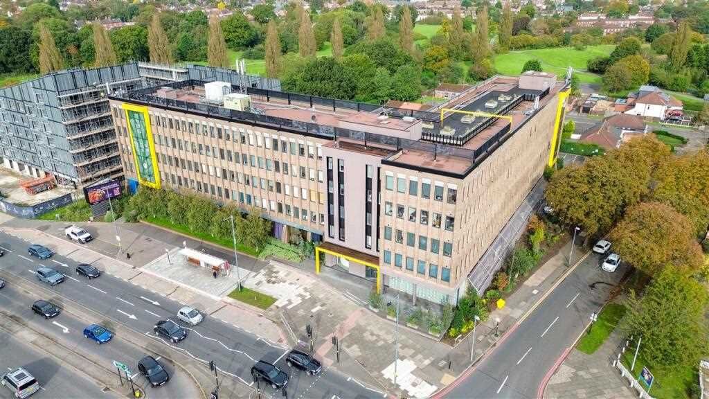 Property photo 2 of 10 Approach