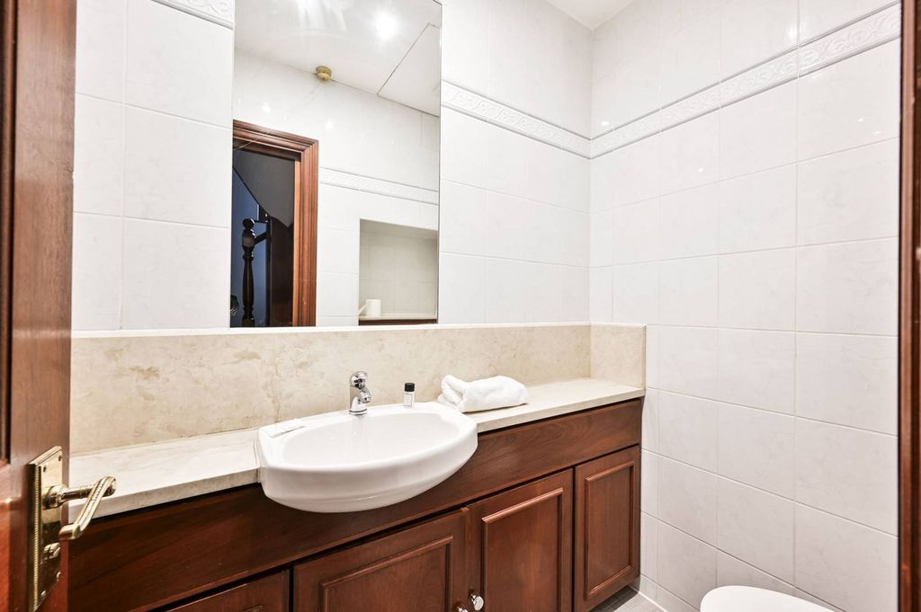 Property photo 1 of 41
