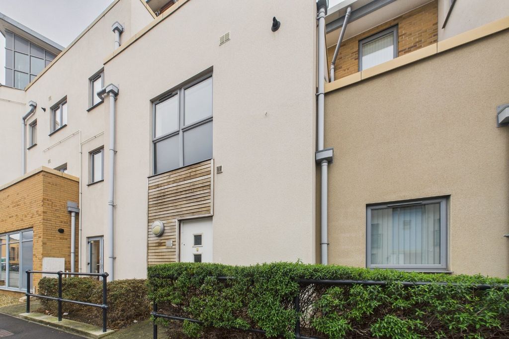 Property photo 1 of 11 Front