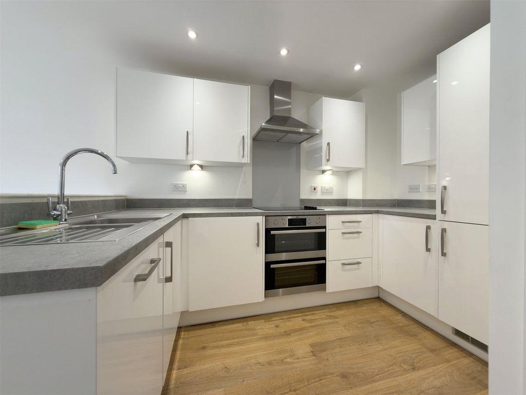 Property photo 3 of 14 Kitchen