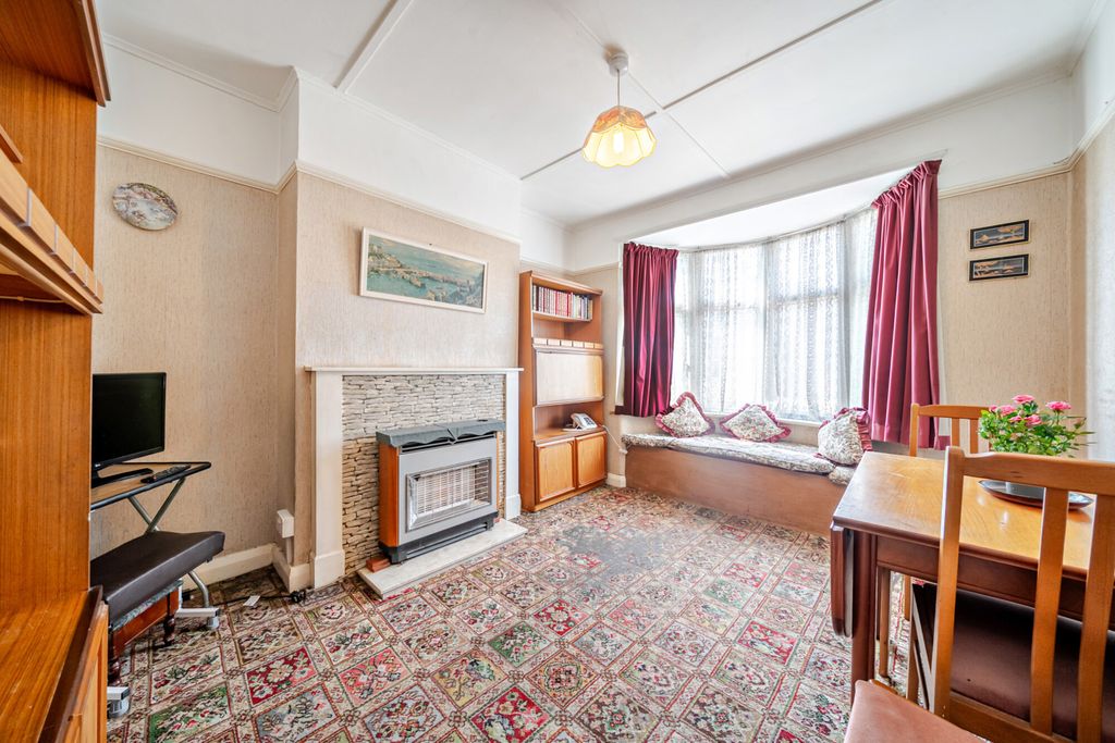 Property photo 2 of 10 1484071-5-6A4F797...