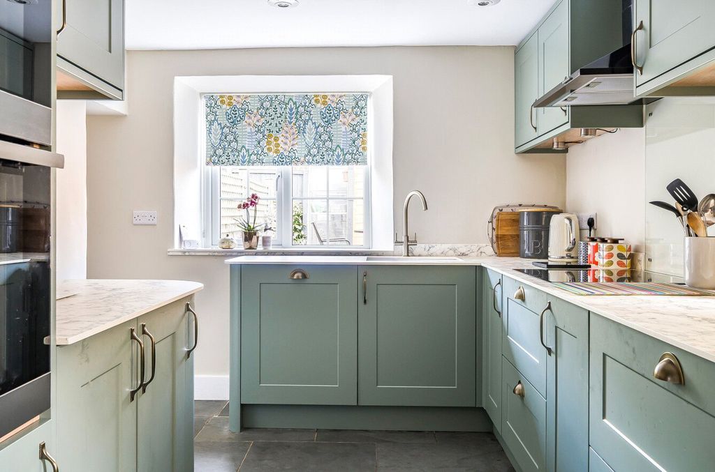 Property photo 3 of 13 Kitchen