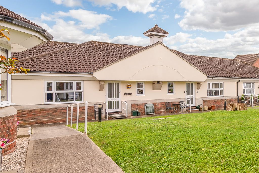 Property photo 1 of 9