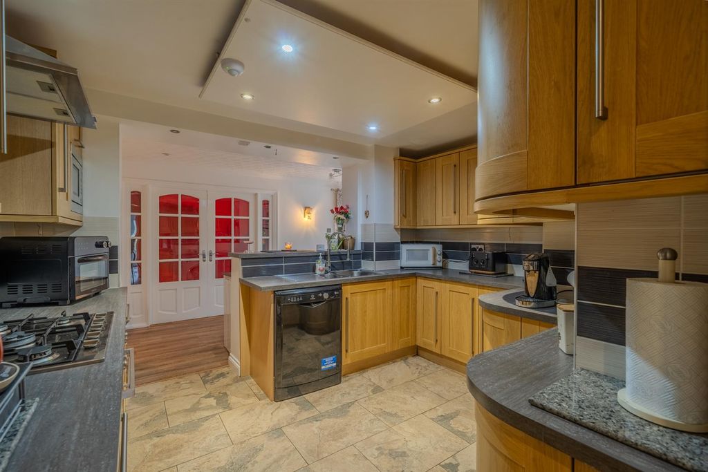 Property photo 1 of 26 2 Nevern Walk-17.Jpg