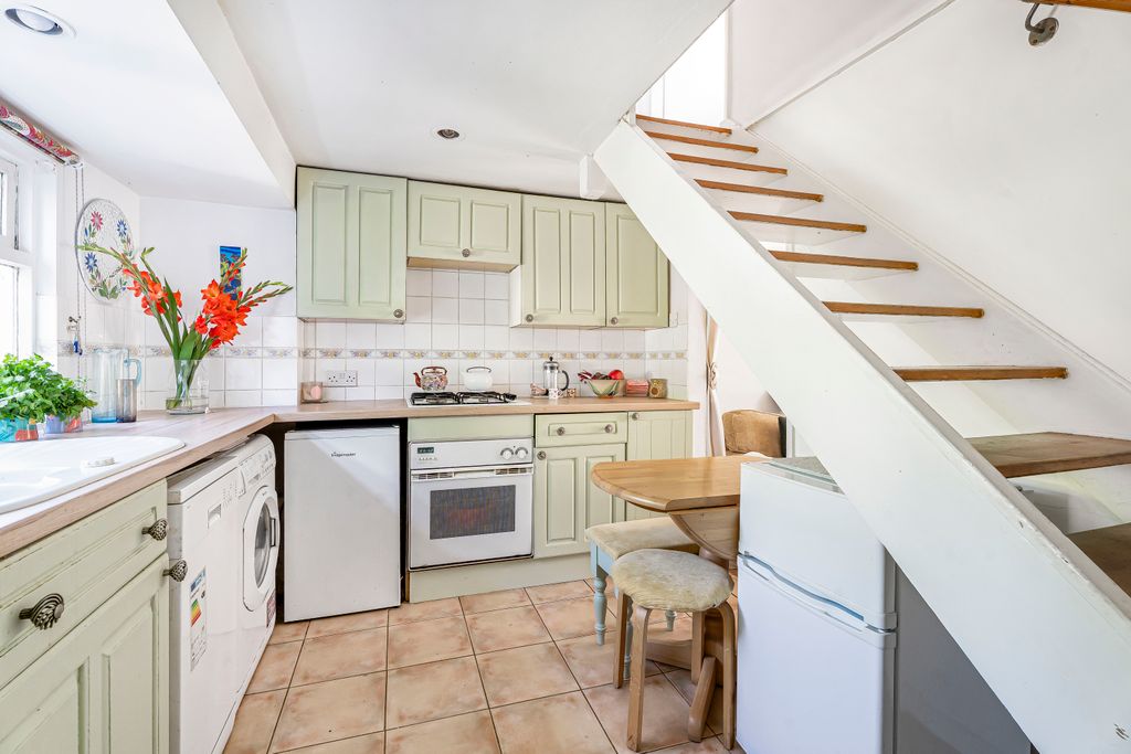 Property photo 3 of 17 Kitchen