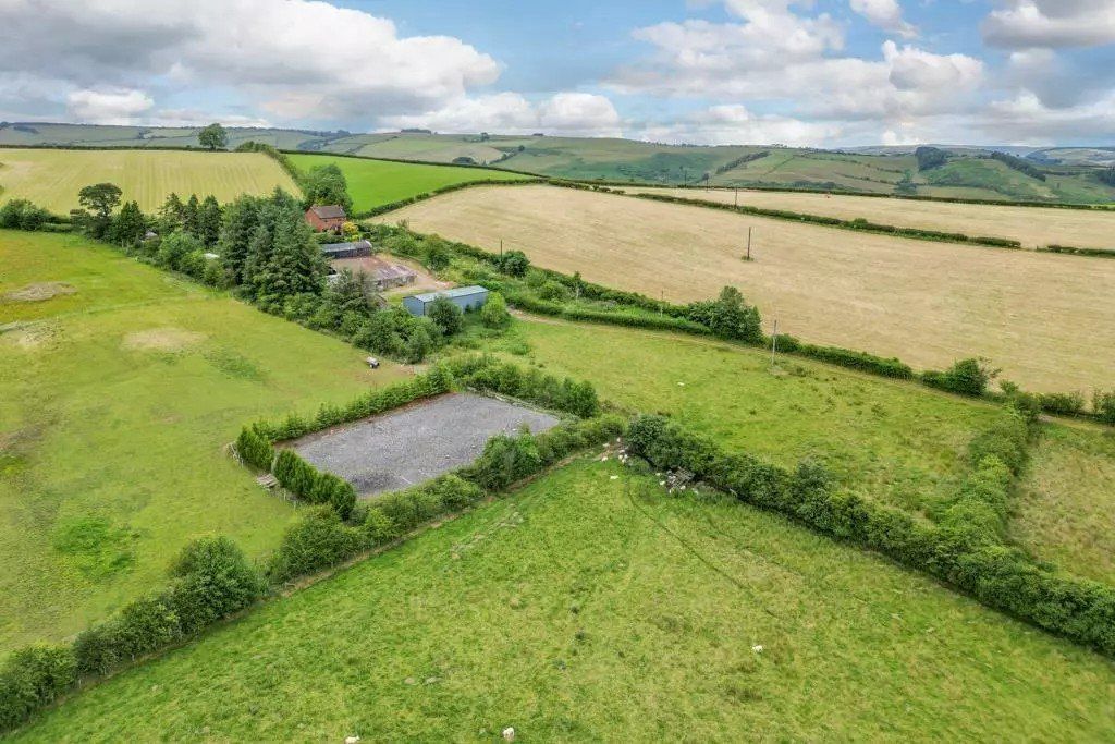 Property photo 2 of 29