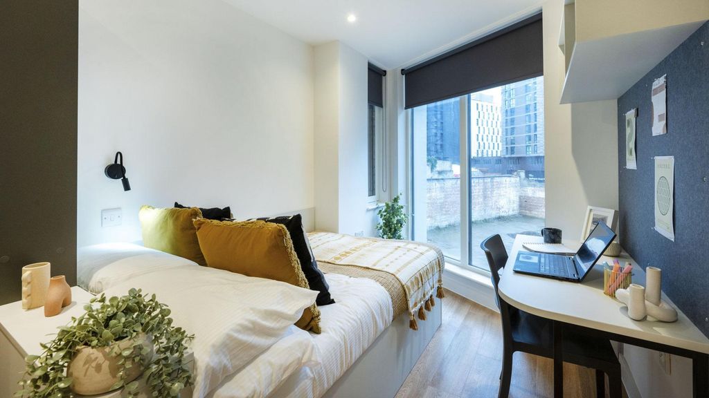 Property photo 1 of 30