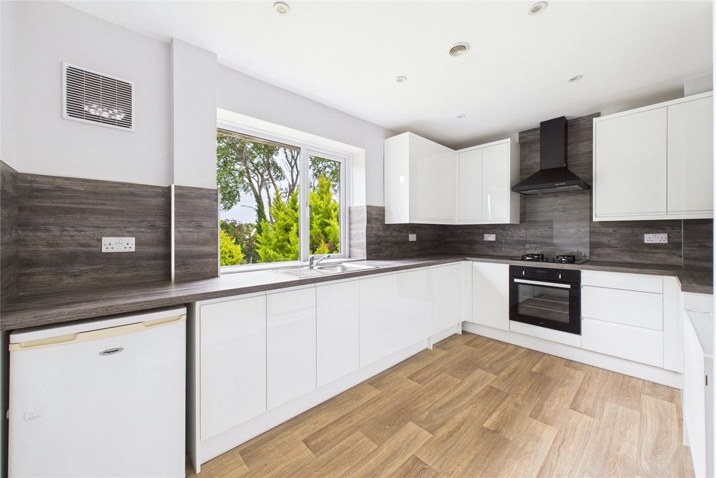 Property photo 2 of 8 Kitchen