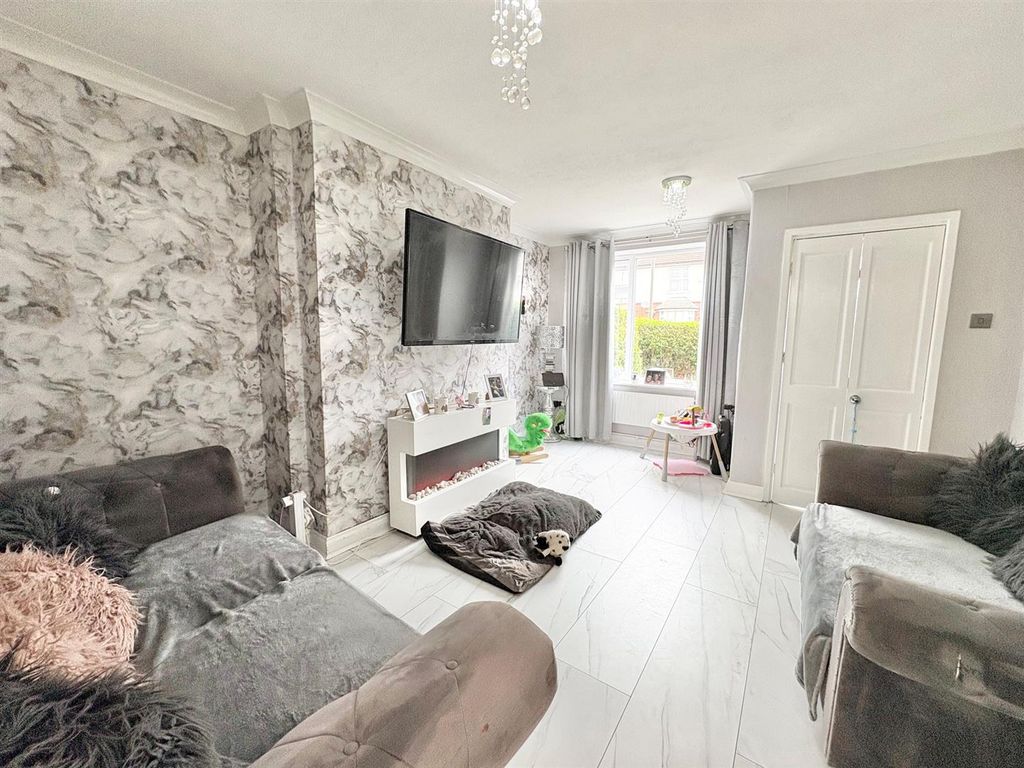 Property photo 2 of 9 Lounge.Jpg