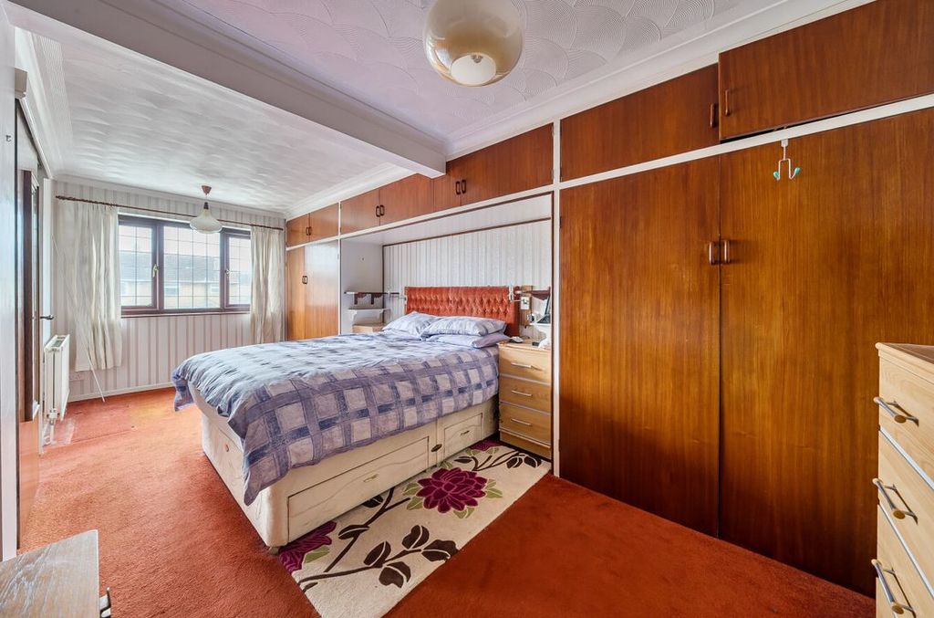 Property photo 2 of 11 14329079