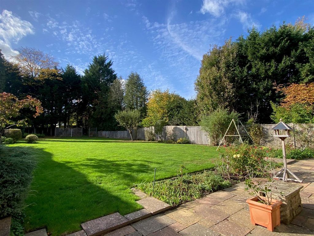 Property photo 2 of 15 Hedgerley Rear Oct.Jpg