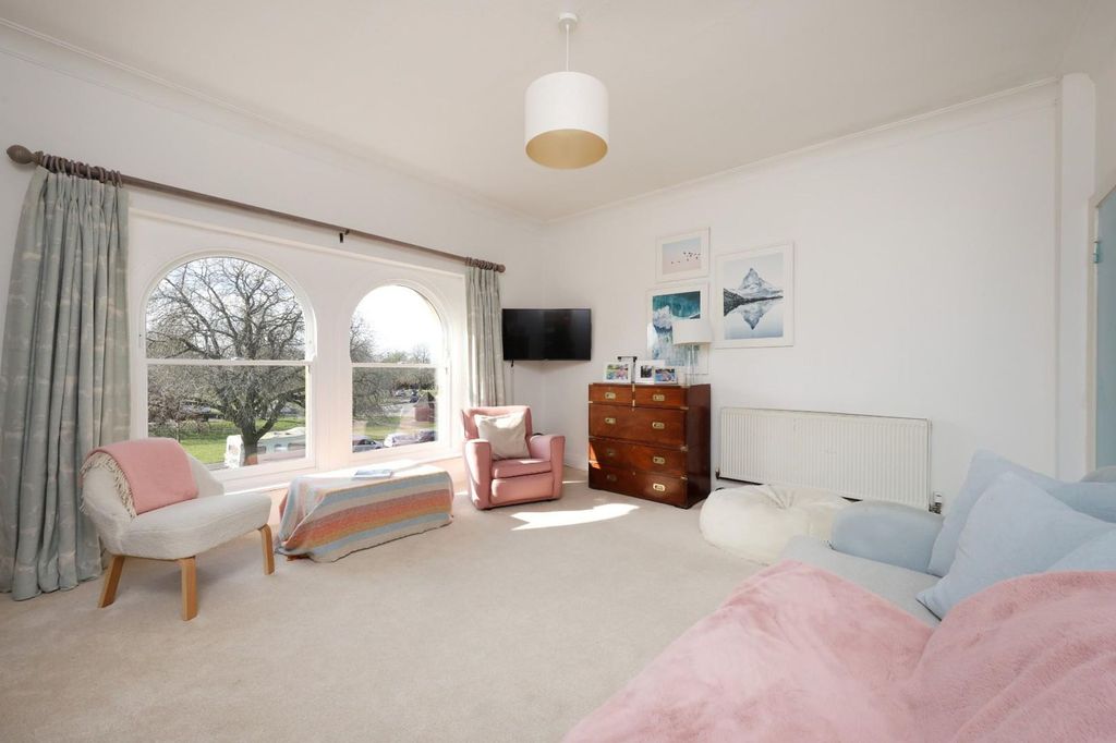 Property photo 2 of 11 17B Westbury Park 19.Jpg