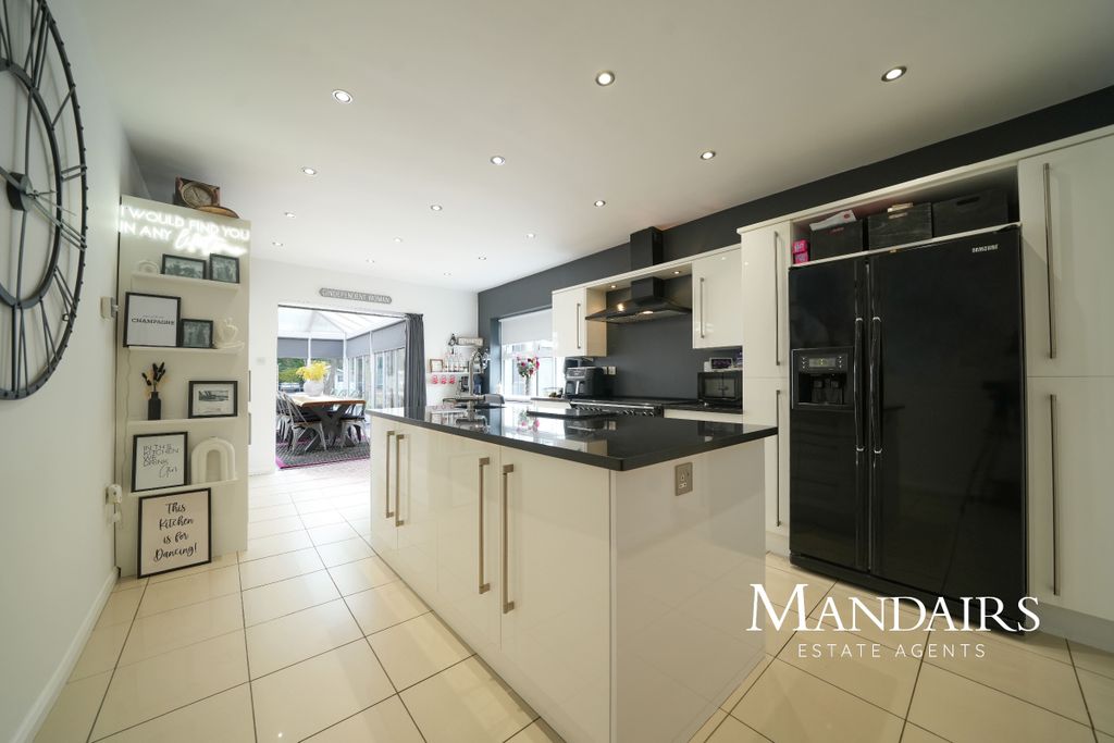 Property photo 2 of 36