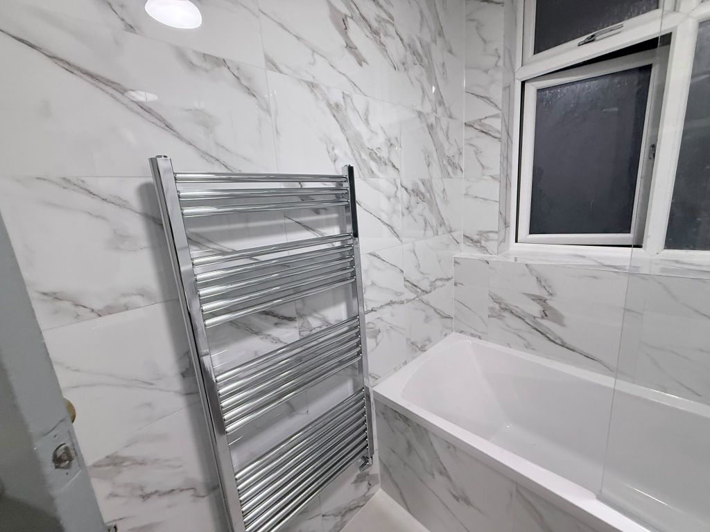 Property photo 3 of 6 Bathroom