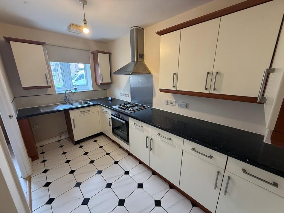 Property photo 2 of 9 Kitchen
