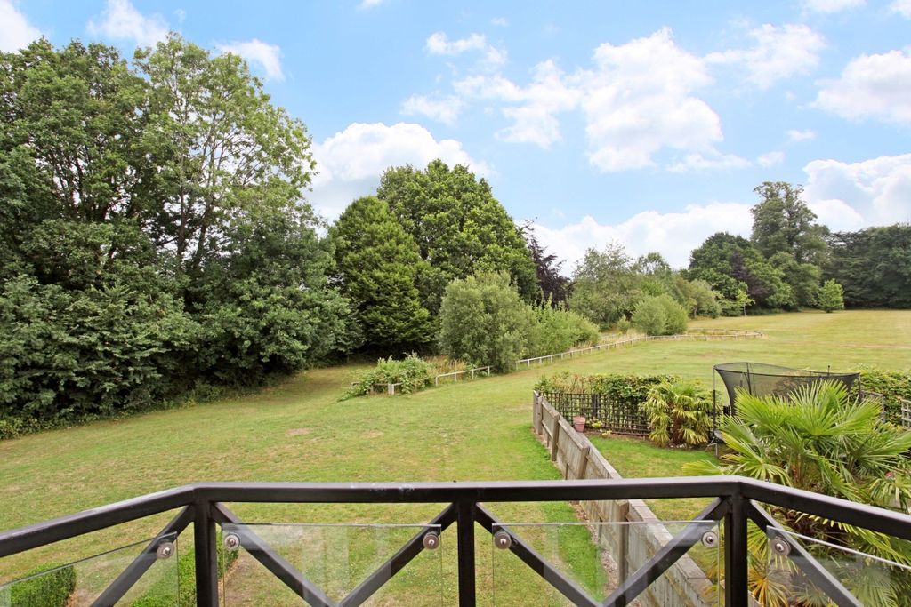 Property photo 3 of 10 50 Longbourn 1509...