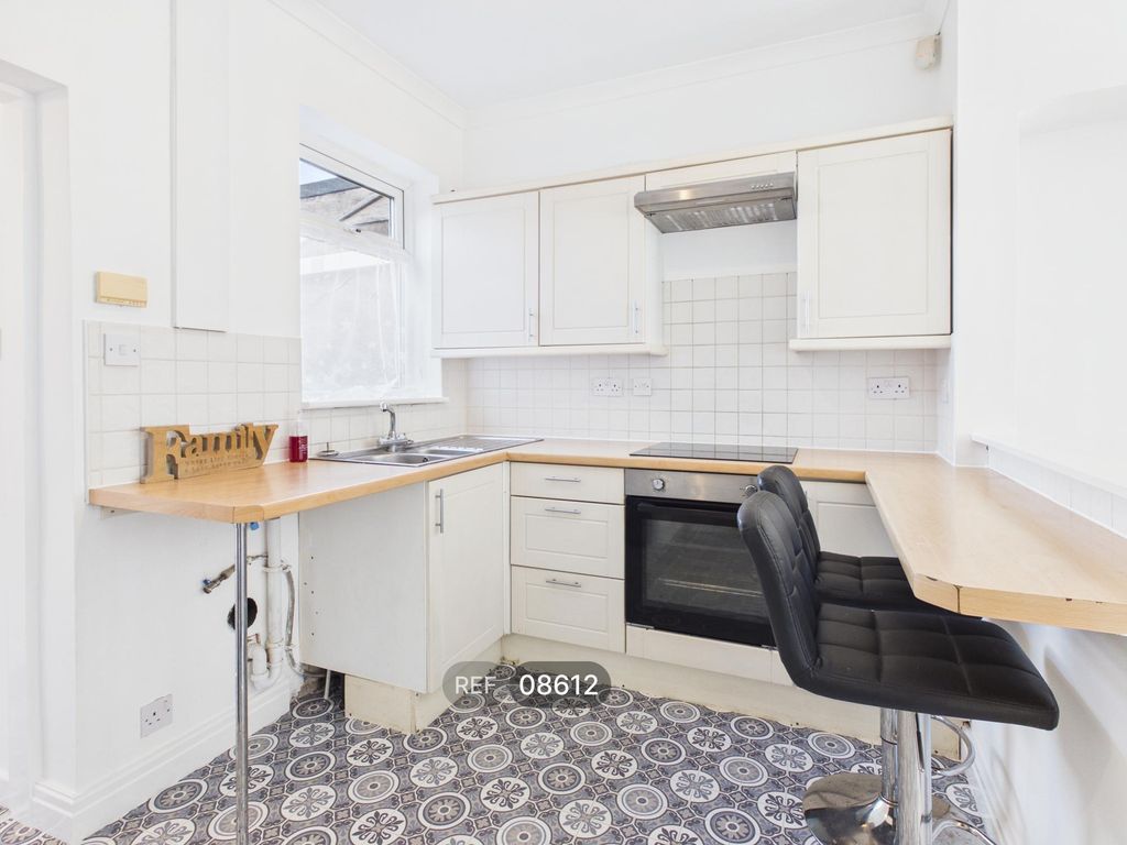 Property photo 3 of 24 Kitchen