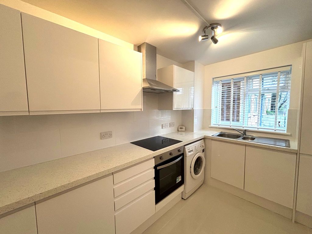 Property photo 3 of 7 Kitchen