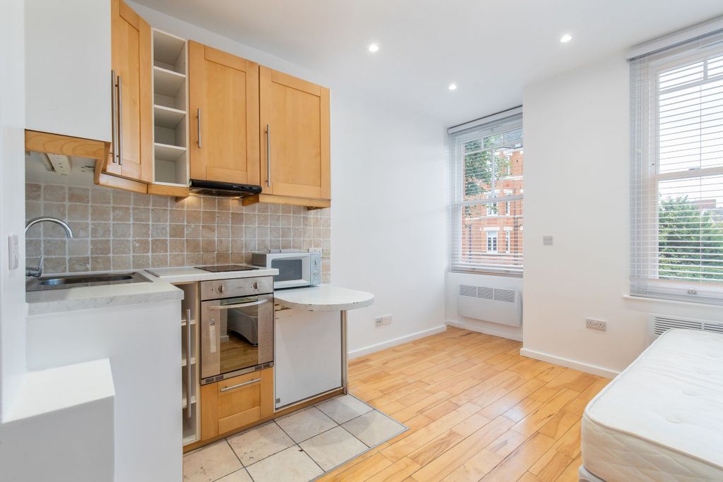 Property photo 1 of 10 Lounge