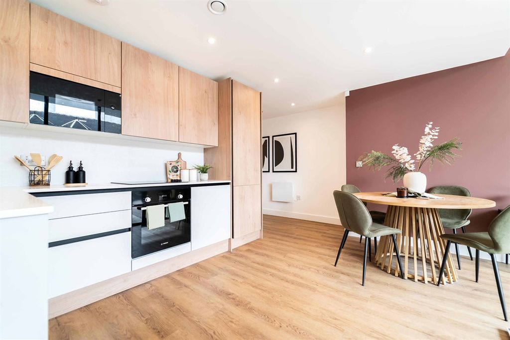 Property photo 3 of 10 Kitchen/Dining Room