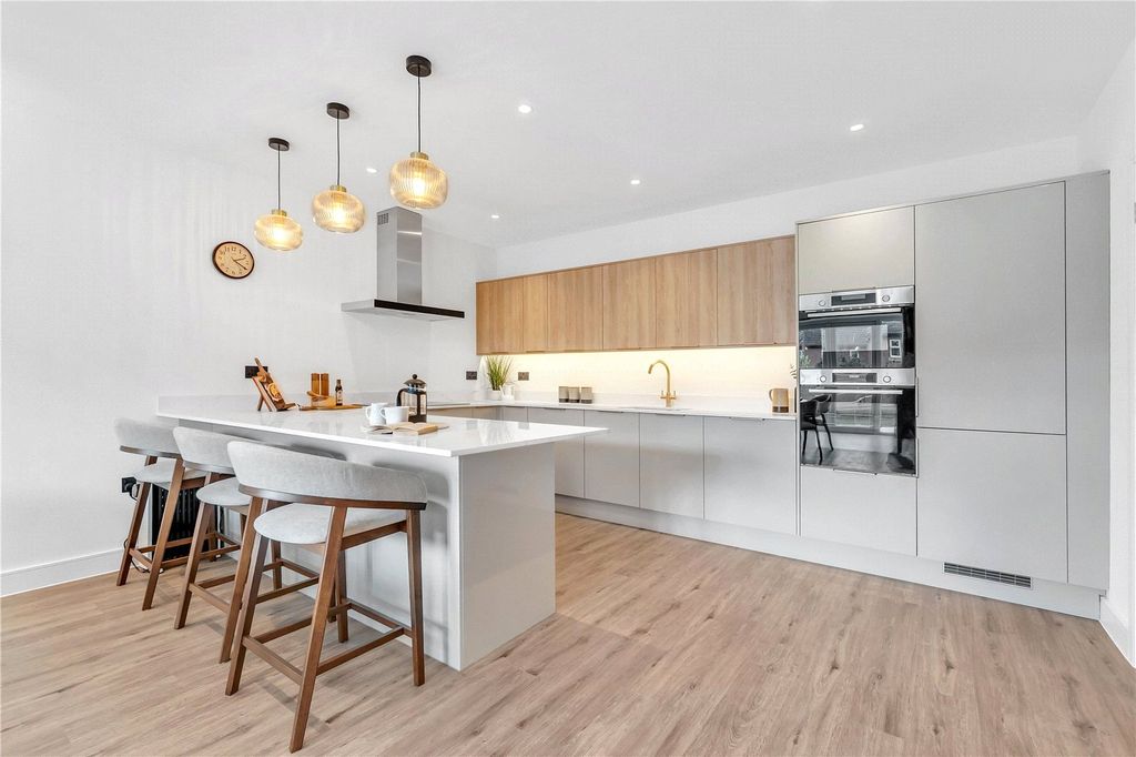 Property photo 2 of 17 Kitchen