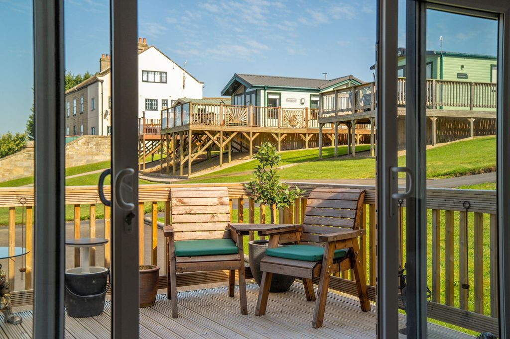 Property photo 3 of 33