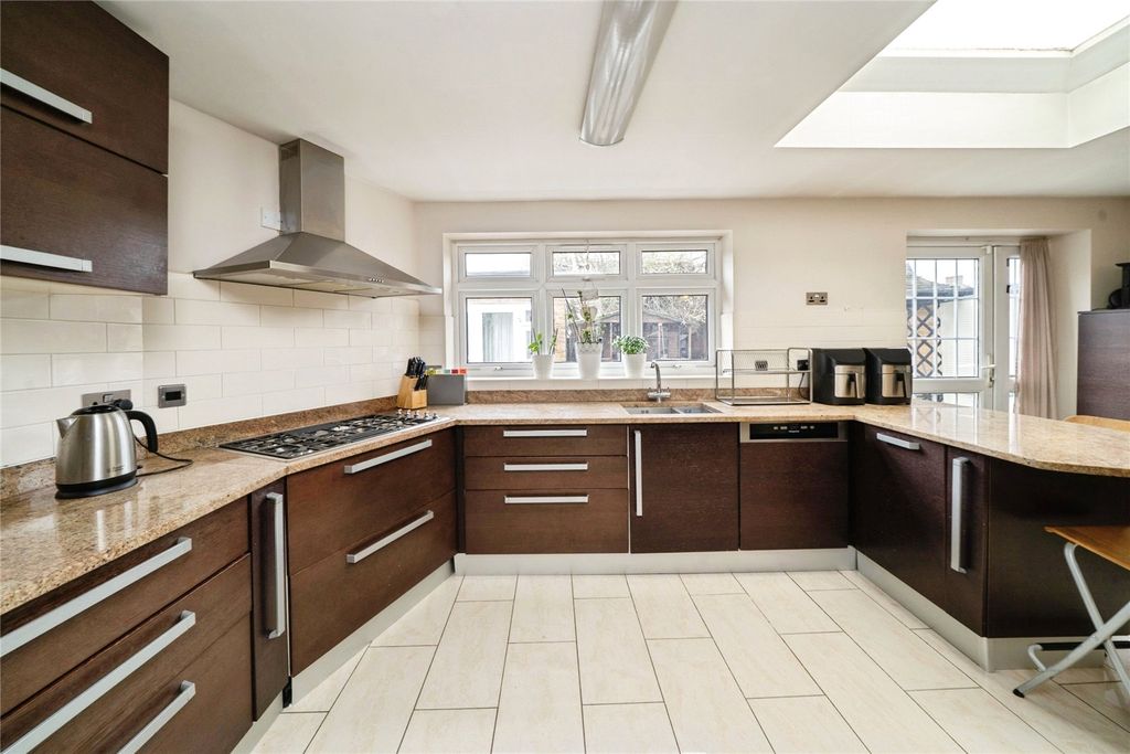 Property photo 3 of 12 Kitchen