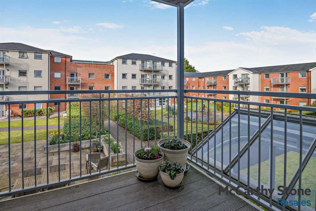 Property photo 1 of 24 8681560-Exterior01-800.Jpg