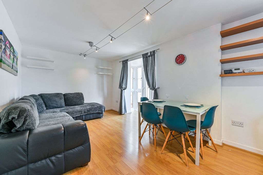 Property photo 3 of 10
