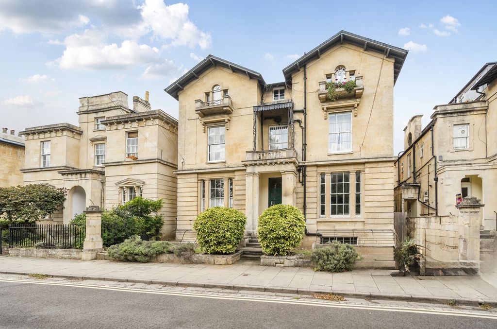 Property photo 2 of 16 1348000-2-68c029d...