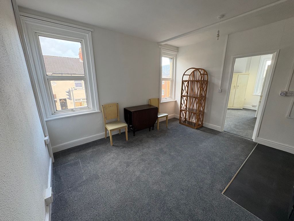 Property photo 1 of 6 Kitchenette/Lounge/Diner