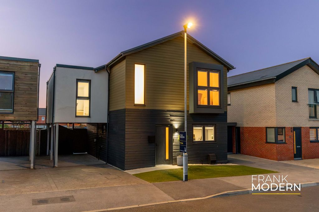 Property photo 1 of 49 Dusk