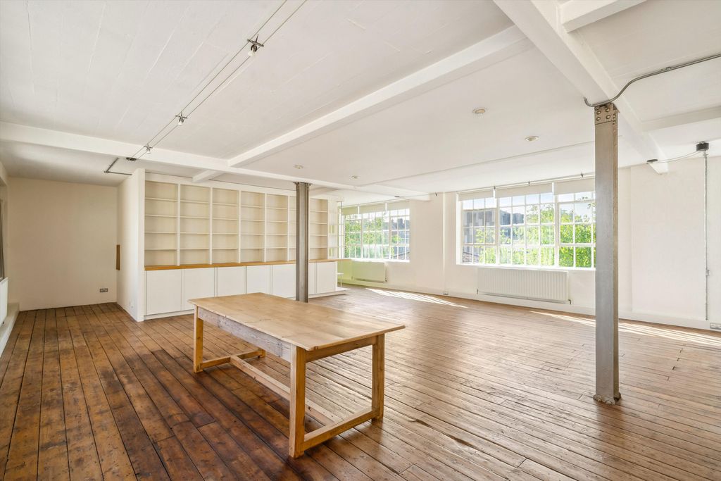 Property photo 3 of 16 Image