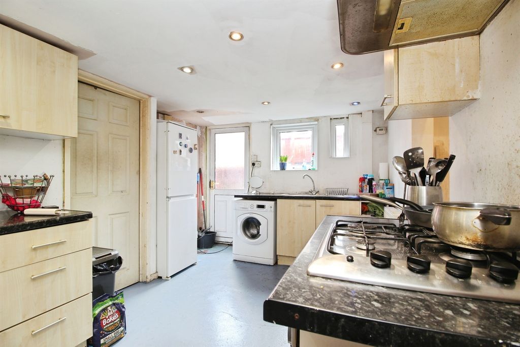 Property photo 2 of 9